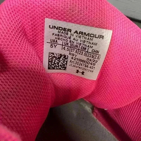 Youth girls Under Armour basketball shoes - Picture 7 of 7